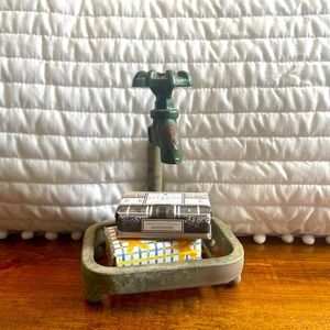 Adorable soap or sponge dish